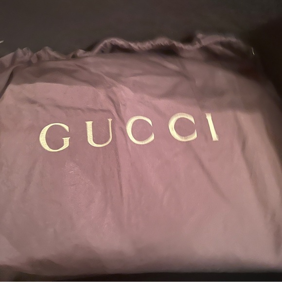 Authentic Gucci shoulder bag in Excellent condition with dust bag and box. - Picture 15 of 15